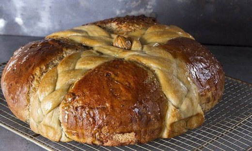 Χριστόψωμο από τον Άκη Πετρετζίκη