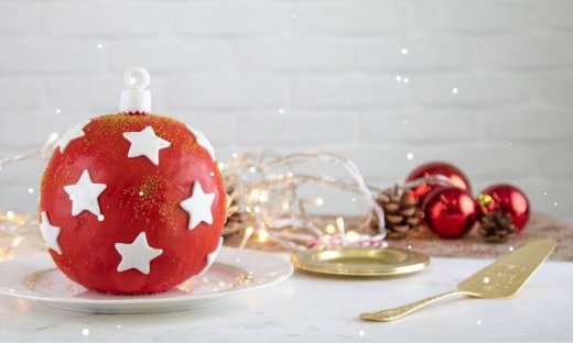 Τούρτα χριστουγεννιάτικη μπάλα από τον Άκη Πετρετζίκη