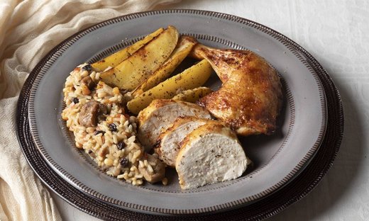 Κοτόπουλο με γέμιση και πατάτες από τον Άκη Πετρετζίκη