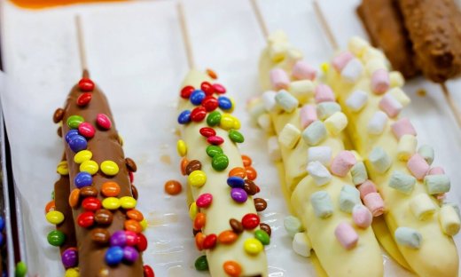 Χριστουγεννιάτικες μπανάνες με καραμελάκια και mashmallows