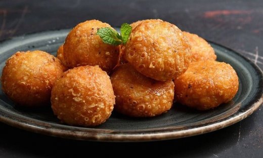 Τυροκροκέτες με 2 υλικά από τον Άκη Πετρετζίκη