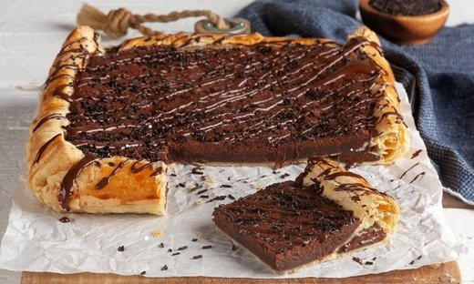 Εύκολη ανοιχτή σοκολατόπιτα από τον Άκη Πετρετζίκη