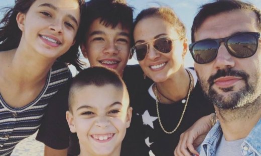 Καμηλά -Στογιάκοβιτς: Τα γιορτινά looks & το σπίτι στην Αμερική