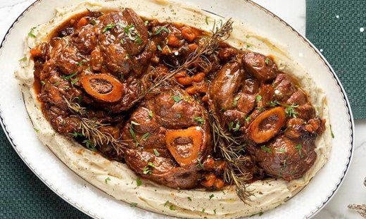 Οσομπούκο με πουρέ σελινόριζας από τον Άκη Πετρετζίκη