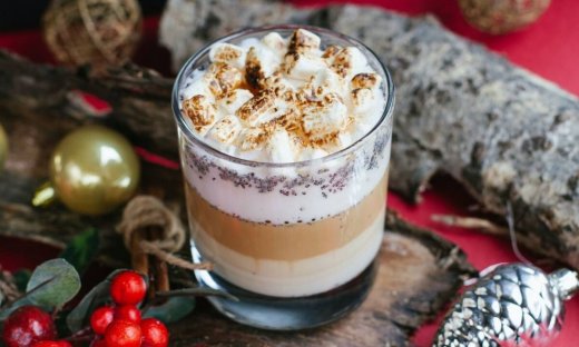 Ατομικά γλυκάκια με μπισκότο και κρέμα για το τραπέζι του Ρεβεγιόν