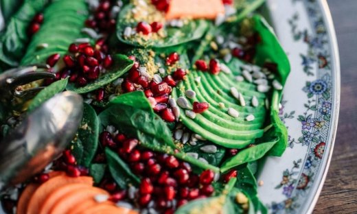 Σαλάτες με ρόδι: Ιδανικές για το πρωτοχρονιάτικο τραπέζι