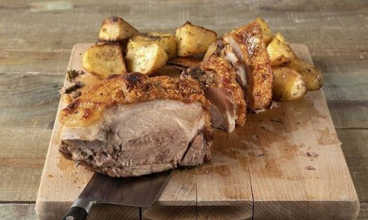 Γουρουνοπούλα στον φούρνο από τον Άκη Πετρετζίκη