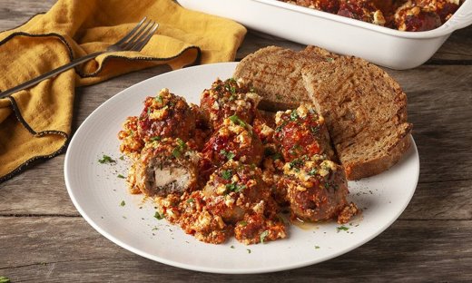 Γεμιστά κεφτεδάκια με φέτα σε σάλτσα ντομάτας από τον Άκη Πετρετζίκη