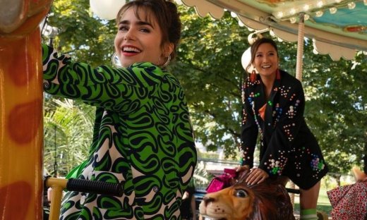 Αν θες να ντύνεσαι σαν την Emily in Paris, ακολούθησε αυτά τα μυστικά