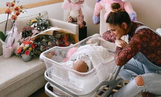 Συνατσάκη:Η κόρη της έγινε ενός μηνός και έχει ξετρελαθεί-Το απίθανο χαϊδευτικό όνομα που της έδωσαν