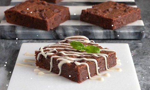Brownies με γλυκό κόκκινο κρασί από τον Άκη Πετρετζίκη