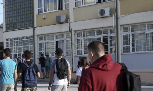 Άνοιγμα σχολείων με ισχυρό «κοκτέιλ» γρίπης - κορονοϊού