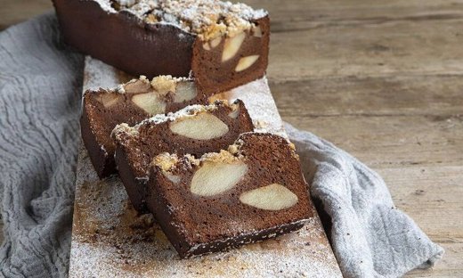 Κέικ σοκολάτας με αχλάδια από τον Άκη Πετρετζίκη