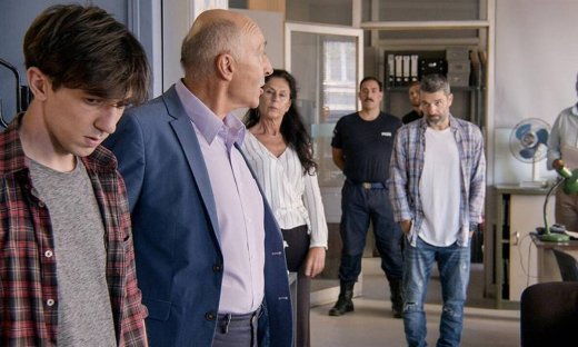 Παγιδευμένοι: Ο Θοδωρής προσπαθεί να διαφύγει στο εξωτερικό