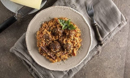 Κεφτεδάκια γιουβέτσι από τον Άκη Πετρετζίκη