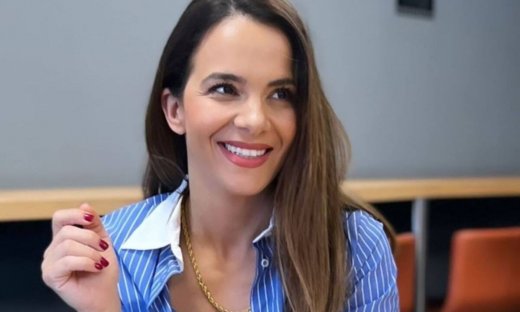 Ελιάνα Χρυσικοπούλου: Βόλτα στην καινούρια γειτονιά με τις κόρες της