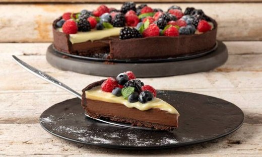 Πεντανόστιμη τάρτα με κρεμέ και γκανάς σοκολάτας