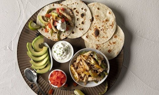 Fajitas με κοτόπουλο από τον Άκη Πετρετζίκη