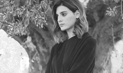 Σασμός: Ο Σταύρος απειλεί πως θα στείλει τις φωτογραφίες των ερωτικών περιπτύξεων της Αργυρώς