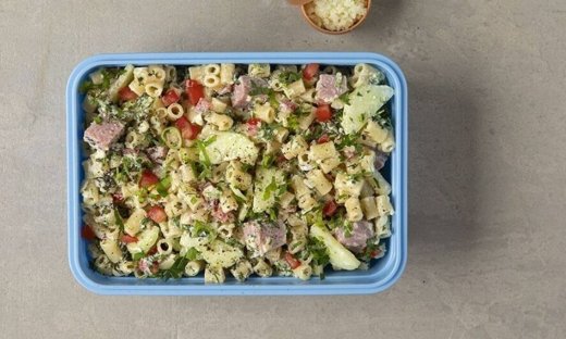 Μακαρονοσαλάτα με ζαμπόν από τον Άκη Πετρετζίκη