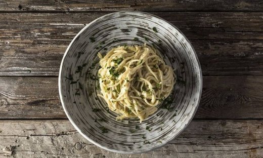 Μακαρονάδα με 4 τυριά από τον Άκη Πετρετζίκη