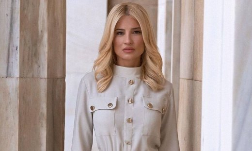 Φαίη Σκορδά: Η ταραχή της on air – Με ξεκούμπωτο φόρεμα στο Πρωινό Μας!