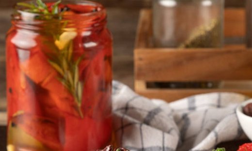 Πιπεριές Φλωρίνης σε βάζο από τον Άκη Πετρετζίκη!