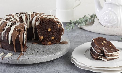 Κέικ τριπλής σοκολάτας από τον Άκη Πετρετζίκη