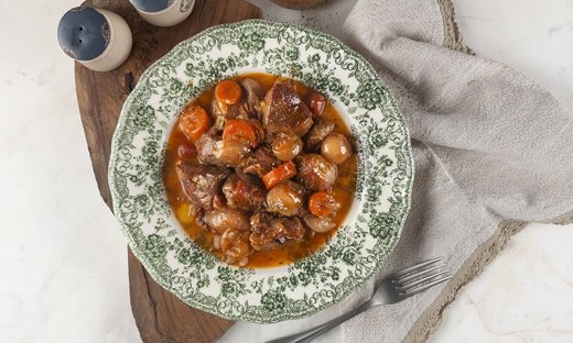 Χοιρινό στιφάδο στη χύτρα ταχύτητας από τον Άκη Πετρετζίκη