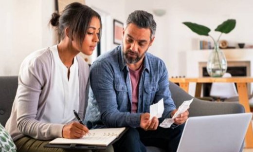 Τα ζώδια που αφήνουν τον άντρα να κάνει το κουμάντο στα οικονομικά