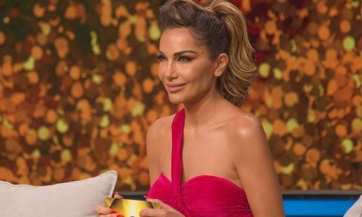 Chart Show: Ο λόγος που δίχασε το φόρεμα της Βανδή & πώς το «έσωσε»