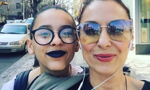 Από ξυρισμένα έως μοβ: Η κόρη της Μαγγίρα & οι άπειρες αλλαγές στα μαλλιά της