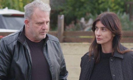 Η Γη της Ελιάς: Η Ιουλία ενημερώνει τον Στάθη για την έξαλλη ζωή της - Η επική αντίδρασή του