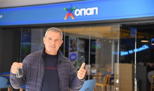 Βόλτες με το νέο του αυτοκίνητο κάνει ο μεγάλος νικητής του MundoBall από το Πάμε Στοίχημα