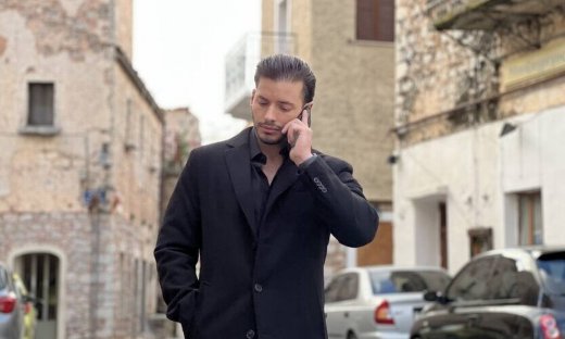 Η Γη της Ελιάς: Ένα φίλος του Κίμωνα έρχεται σε επαφή με τη Δήμητρα