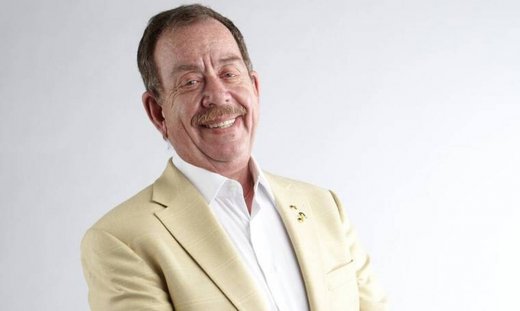 Ηλίας Μαμαλάκης: Τα 80 μπαστούνια, οι πέντε μέρες στην εντατική και... η επιστροφή στην tv