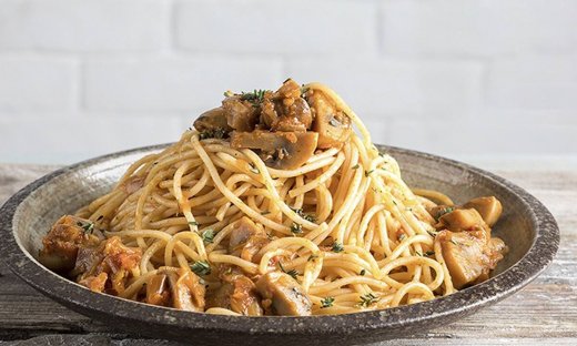 Μακαρονάδα με σάλτσα μανιταριών από τον Άκη Πετρετζίκη