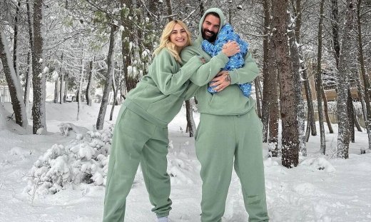 Τούνη- Αλεξάνδρου: Αγκαλιά με τον μπέμπη τους στα χιόνια- Οι υπέροχες φωτό και το παρατσούκλι του!