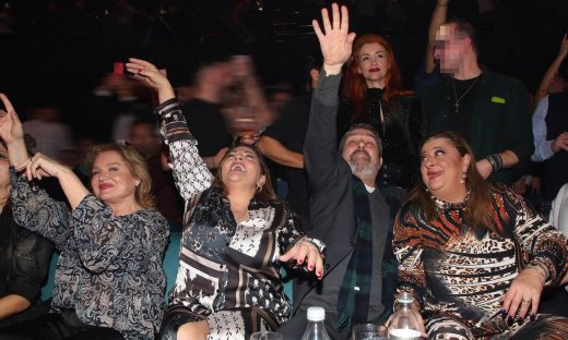 Σταυροπούλου-Καβογιάννη-Κωνσταντινίδου-Χατζηπαναγιώτης: Καρέ καρέ το γλέντι τους στη Βανδή!