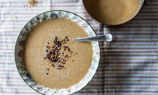 Σούπα βελουτέ με ταχίνι και πλιγούρι από τον Άκη Πετρετζίκη