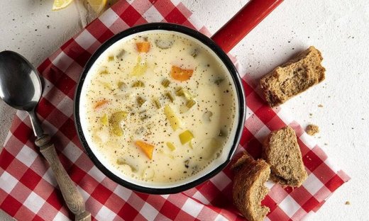 Σούπα αυγολέμονο από τον Άκη Πετρετζίκη