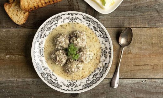 Γιουβαρλάκια αβγολέμονο από τον Άκη Πετρετζίκη