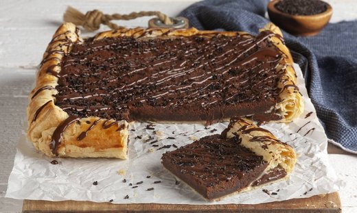 Εύκολη ανοιχτή σοκολατόπιτα από τον Άκη Πετρετζίκη