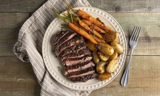 Μοσχαρίσιο ribeye με γλυκόξινη σάλτσα από τον Άκη Πετρετζίκη