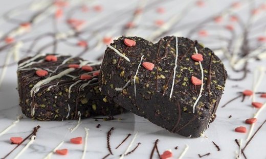 Brownies καρδούλες από τον Άκη Πετρετζίκη!