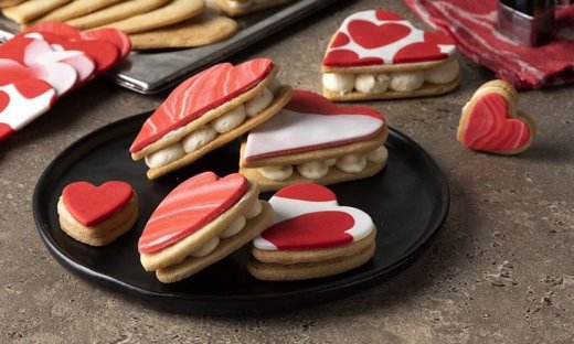 Μπισκότα βουτύρου με ζαχαρόπαστα από τον Άκη Πετρετζίκη