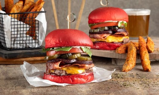 Love at first bite burger από τον Άκη Πετρετζίκη!