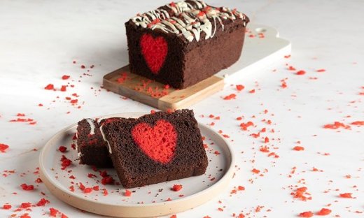 Κέικ σοκολάτας με κρυμμένη καρδιά από τον Άκη Πετρετζίκη