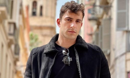 Σκουρλέτης για «δέσιμο» και ο Αλέξης έγινε πάλι θέμα στο Twitter και στη Γη της ελιάς