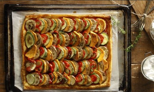 Πίτα με λαχανικά από τον Άκη Πετρετζίκη